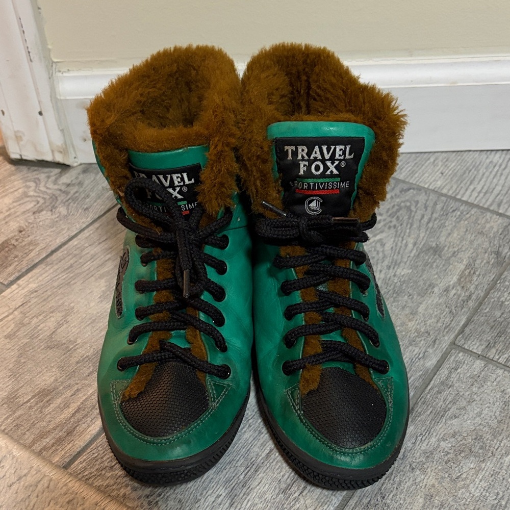 WMN 90s Travel Fox Hi-Top Faux Sherpa Lined Bootie
Genuine leather